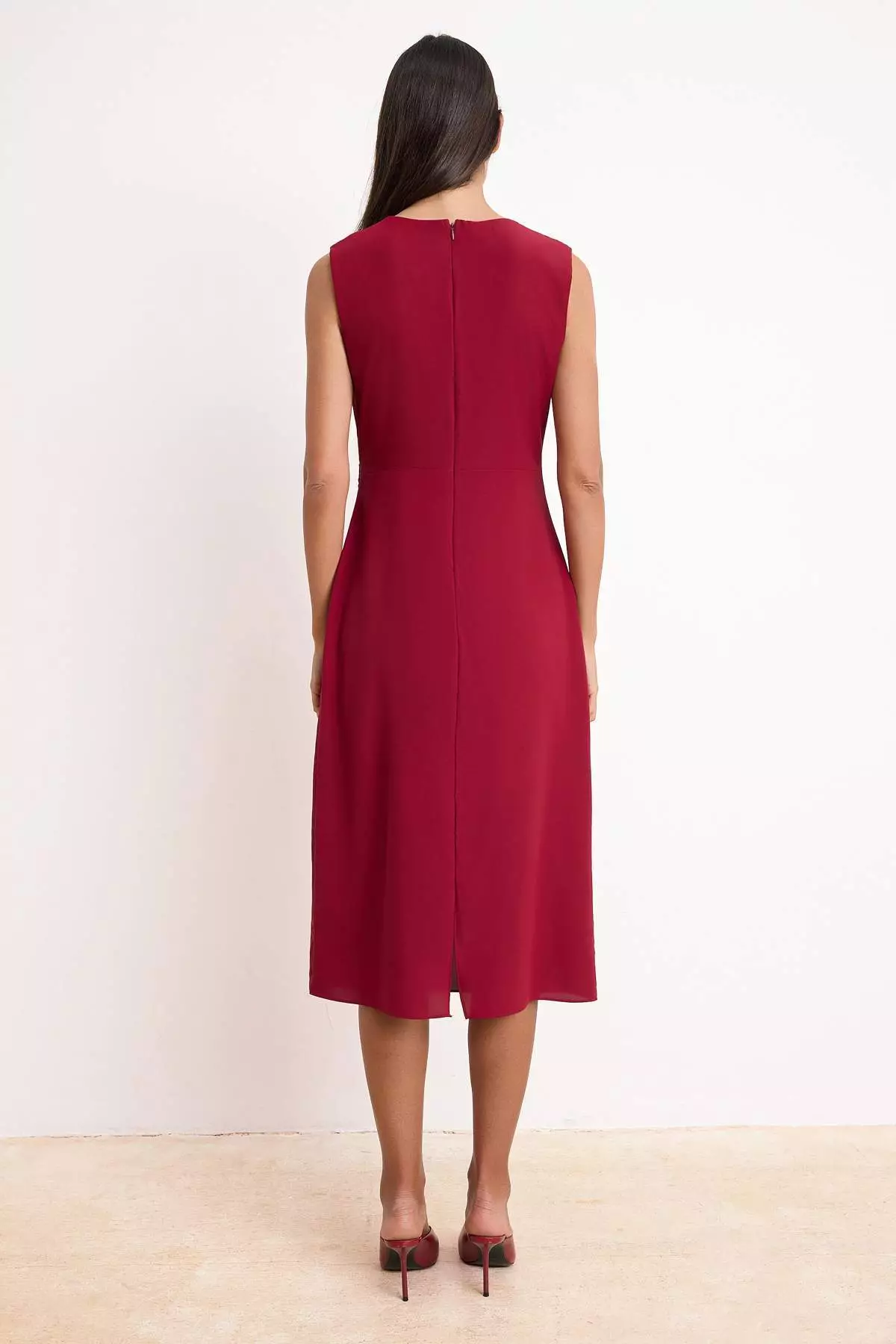 Burgundy Solid Bodycon Midi Woven Dress With Accessory Detail Twoss25El24