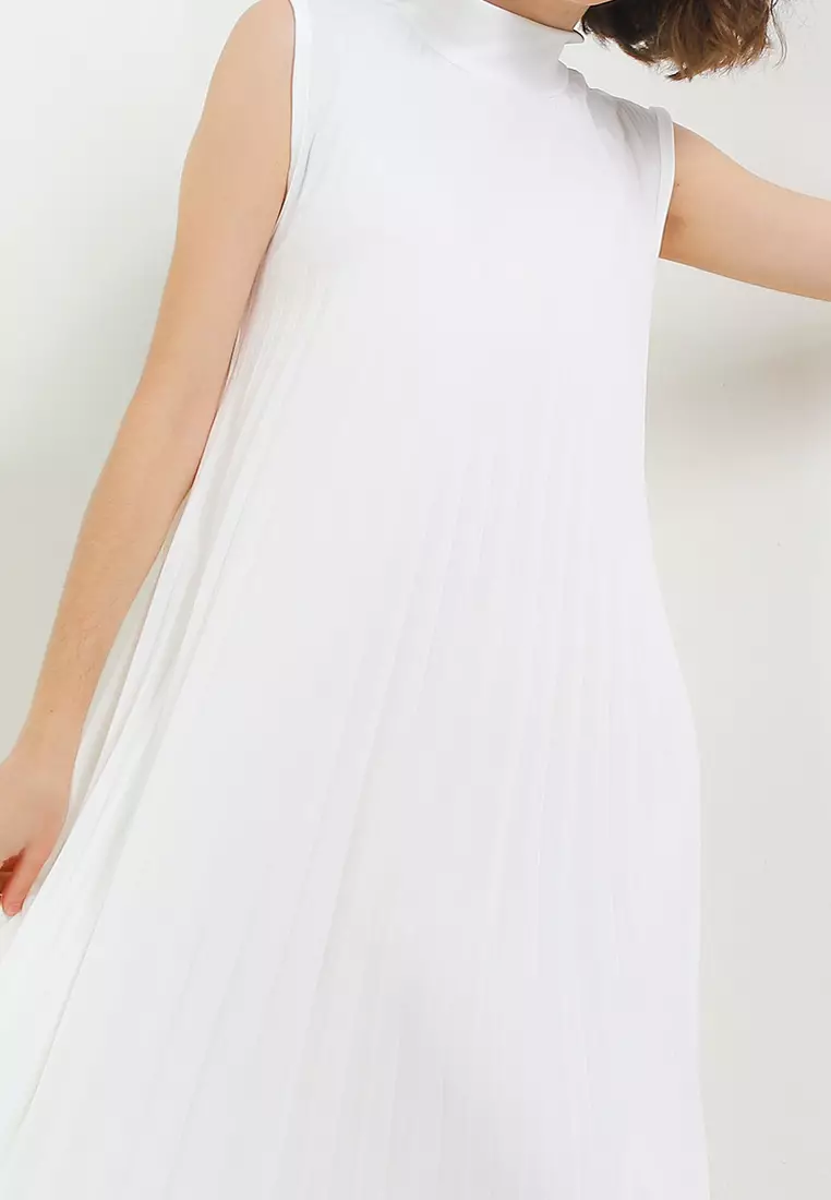 Highcollar Pleated Sleeveless Long Dress