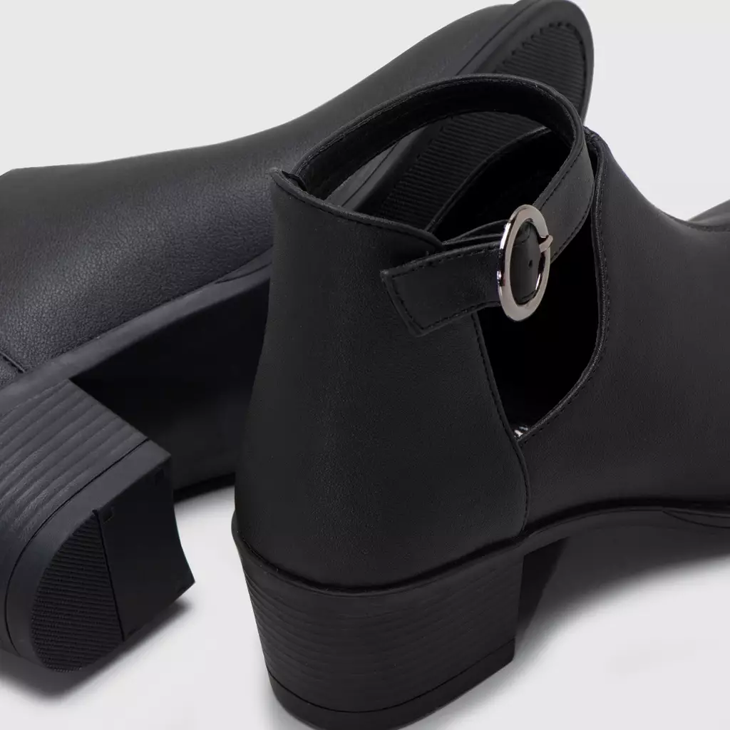 Lodka Boots Black Heels