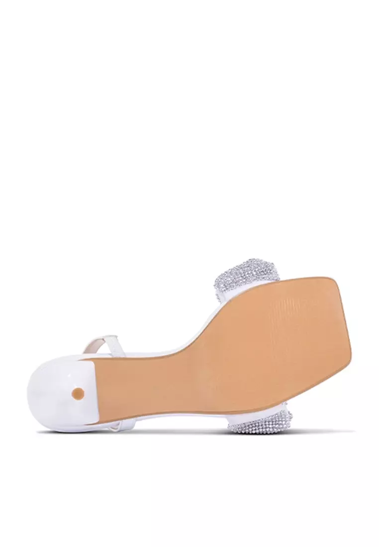 Q sandals shop