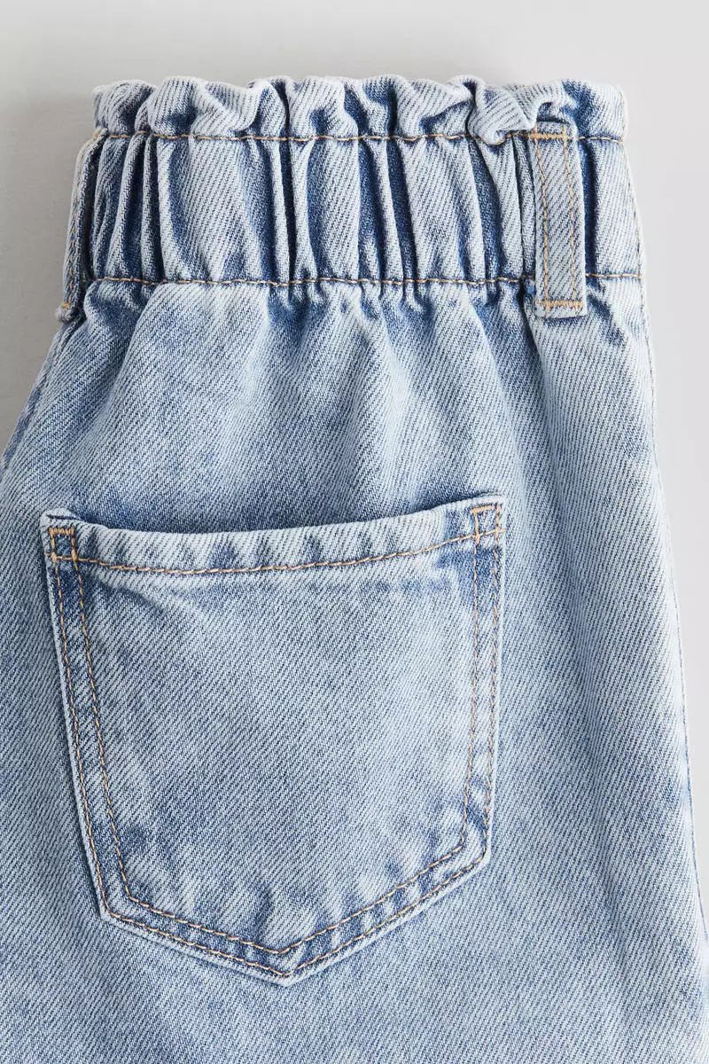 Loose Fit Tapered Jeans