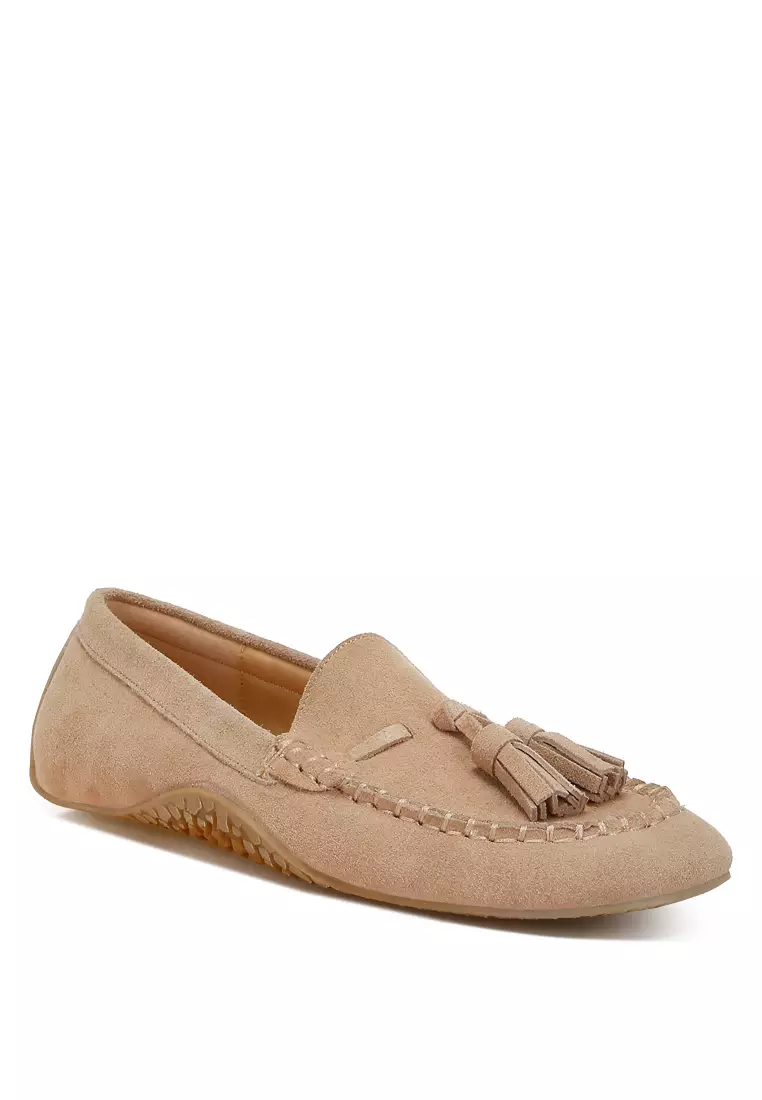 Sepatu Loafer Rumbai Ujung Bulat Suede Warna Beige