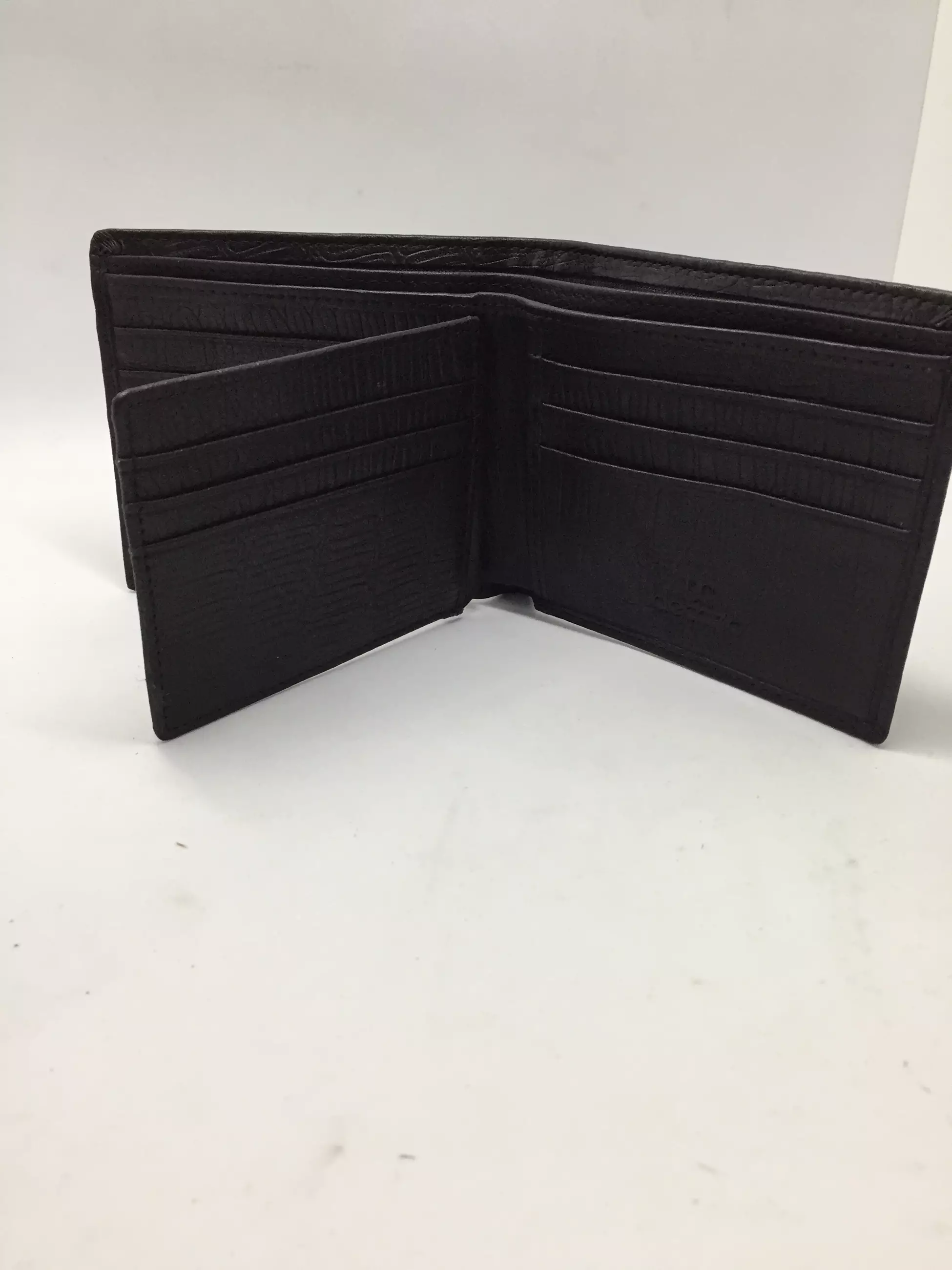 Dompet Decarlo DPT-DC-111CKR-Hitam