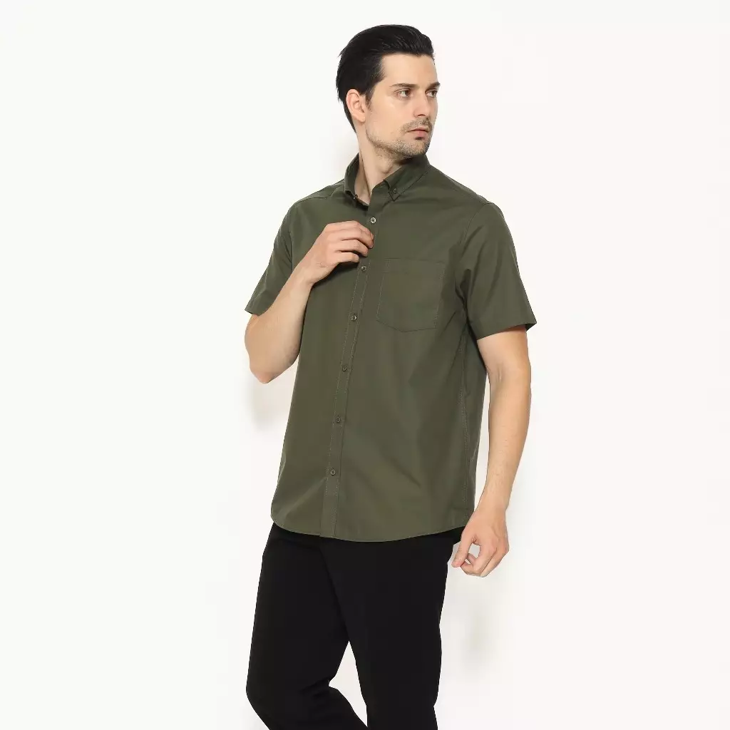 Lawell Kemeja Pria Polos Lengan Pendek Regular Fit – DESMOND-MSRF-ARM | Army | Easy Care, Wrinkle Resistant
