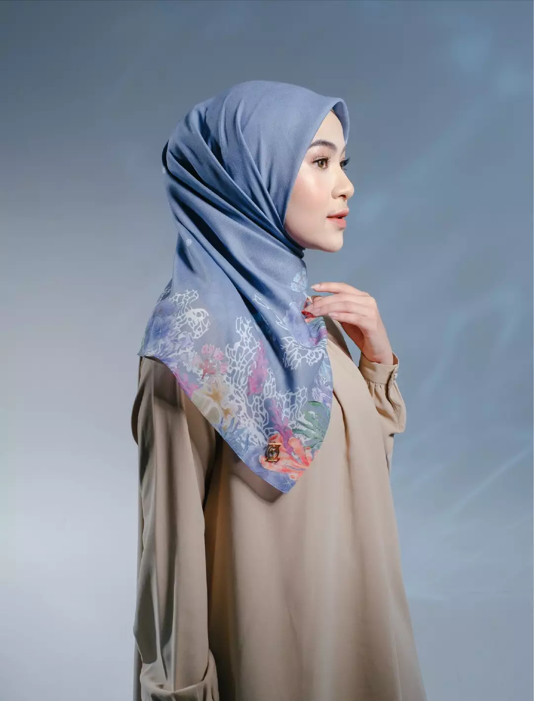 CASPIA Scarf Dark Grey - Kerudung Hijab Segiempat Motif With BOX - Bahan Nesla - Ukuran 115x115