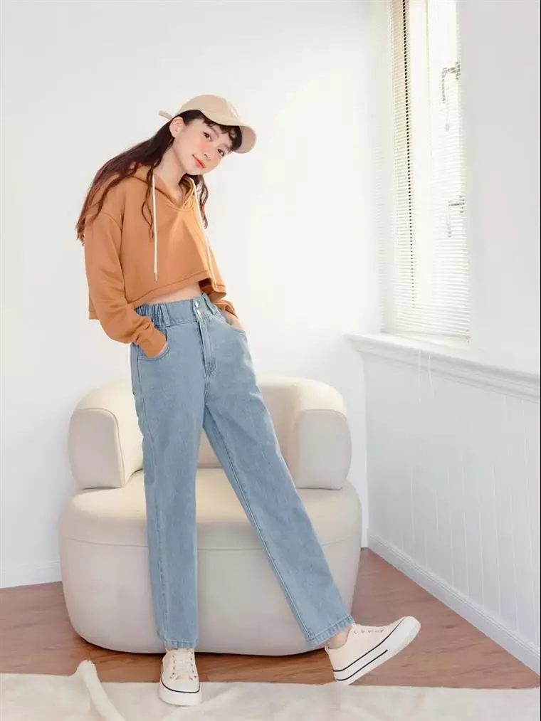Elastic waist on sale straight leg jeans