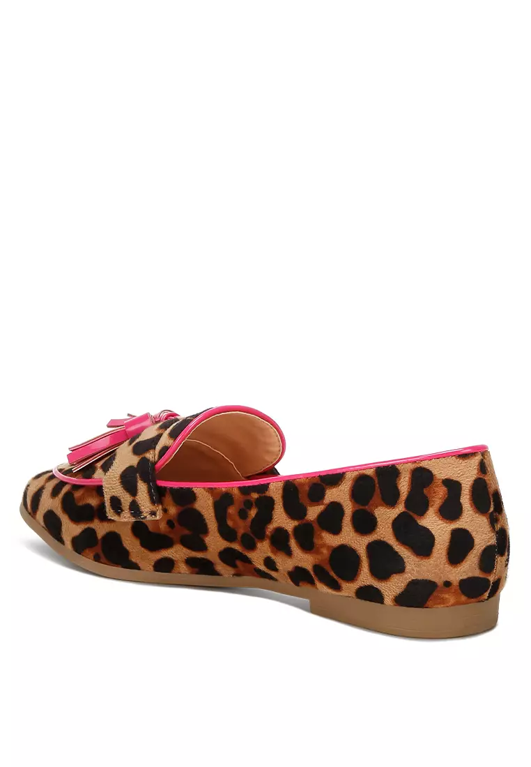 Sepatu Rumbai Suede Mikro dalam warna Leopard