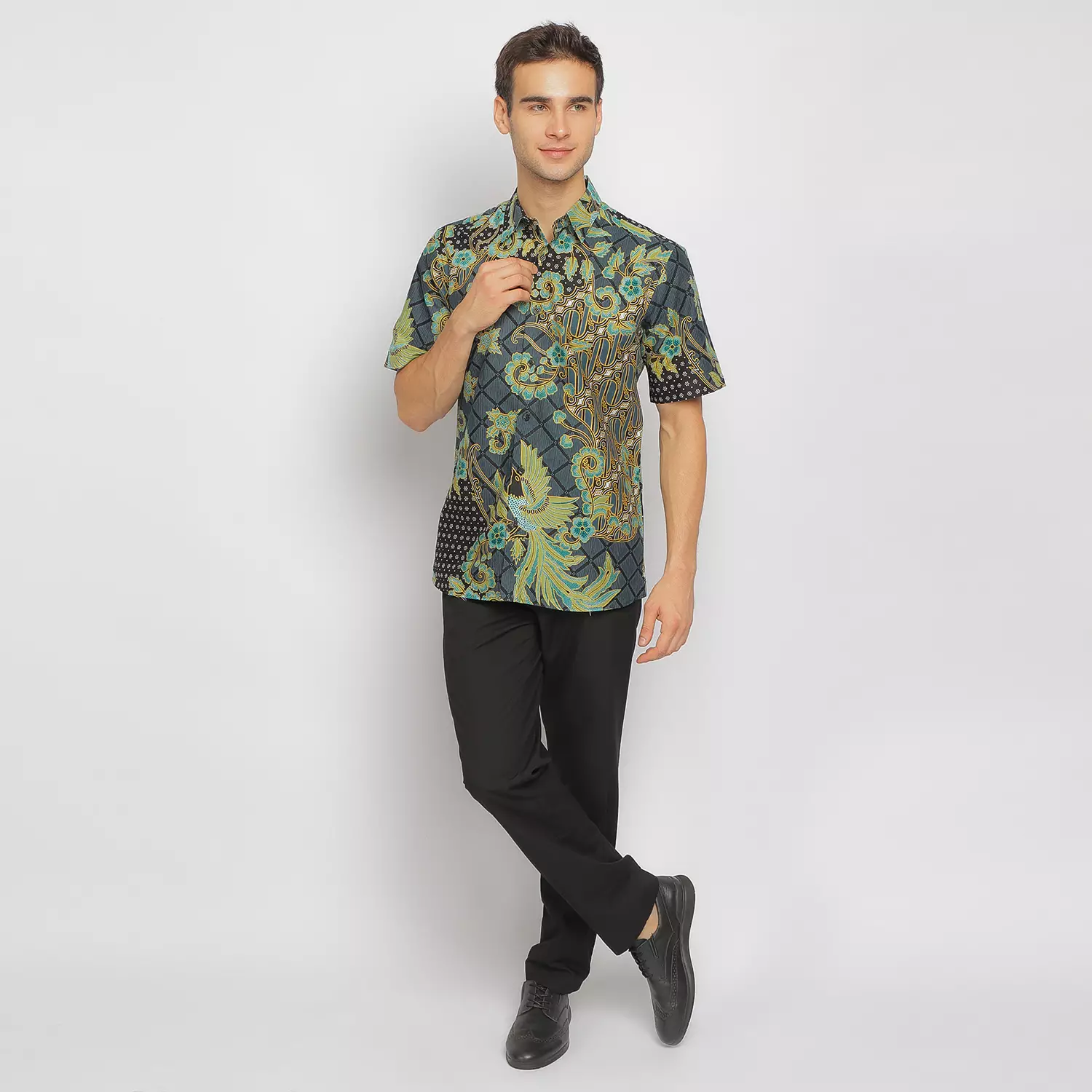 Slimfit Adhara Kemeja Batik Pria Lengan Pendek