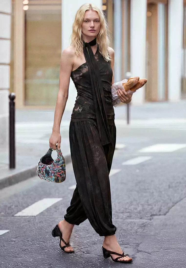 FITTED ASYMMETRICAL TOP