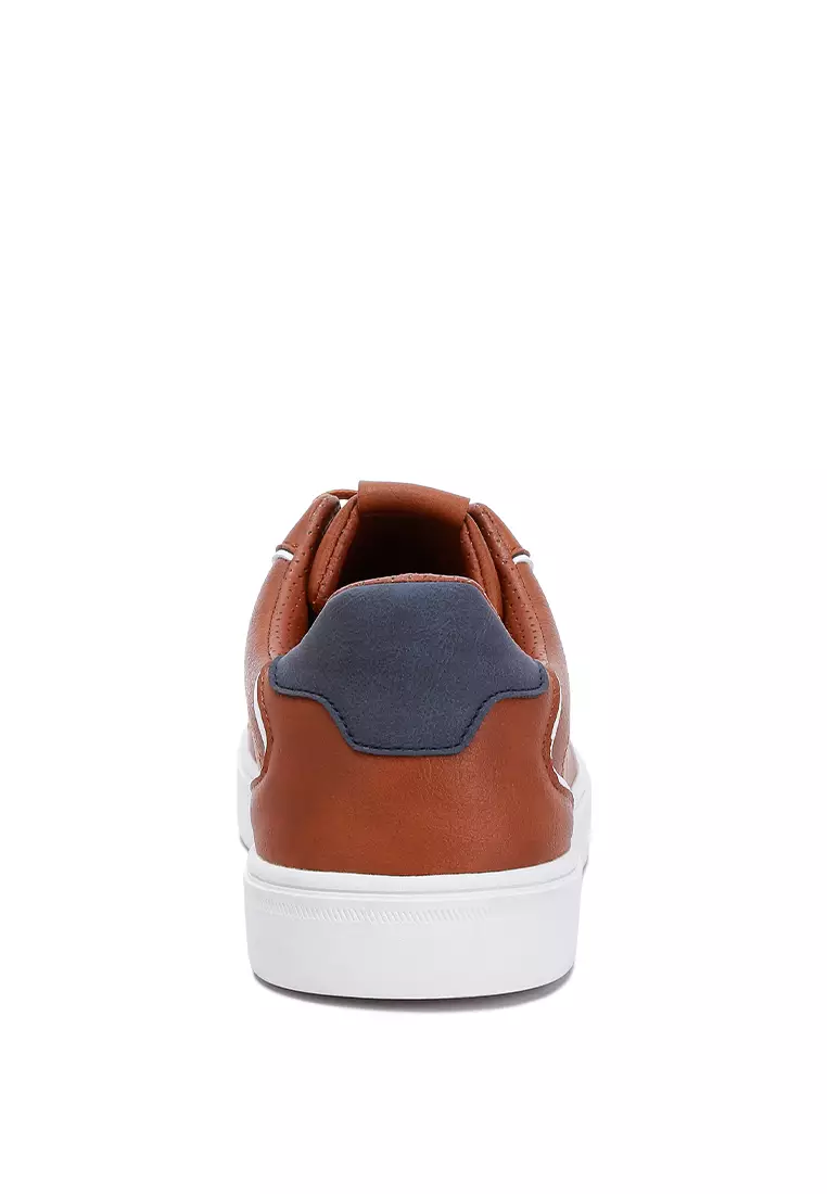 Sepatu Kets Pria Bertali Rendah Warna Coklat