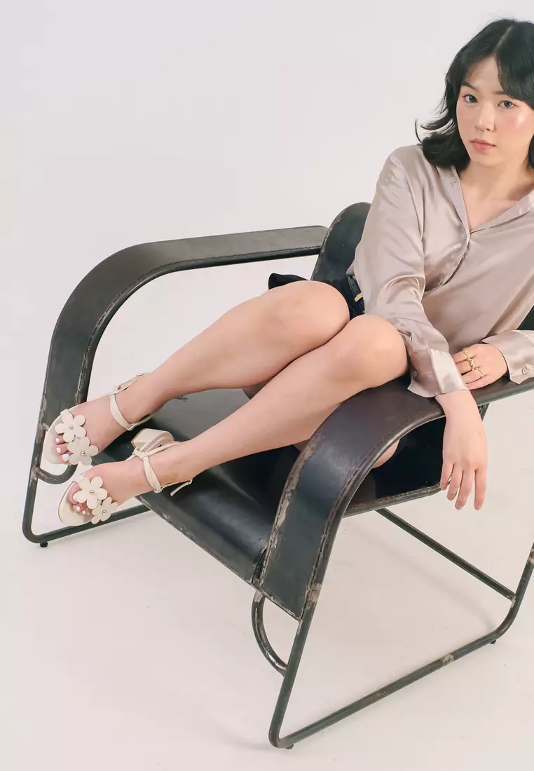 Daisy Block Heels Bunga Metalik Metallic Leather Hak Kotak High Heels Pesta