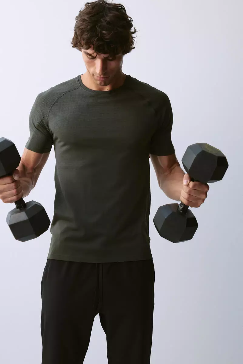 Muscle Fit Sports T-shirt with DryMove™