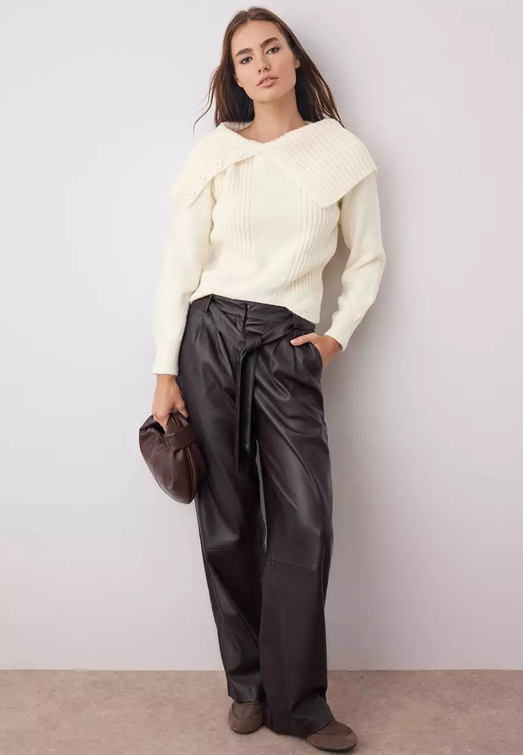 Ecru Soft Texture Turn-Down Collar Knitwear Sweater Twoaw26Kz00024