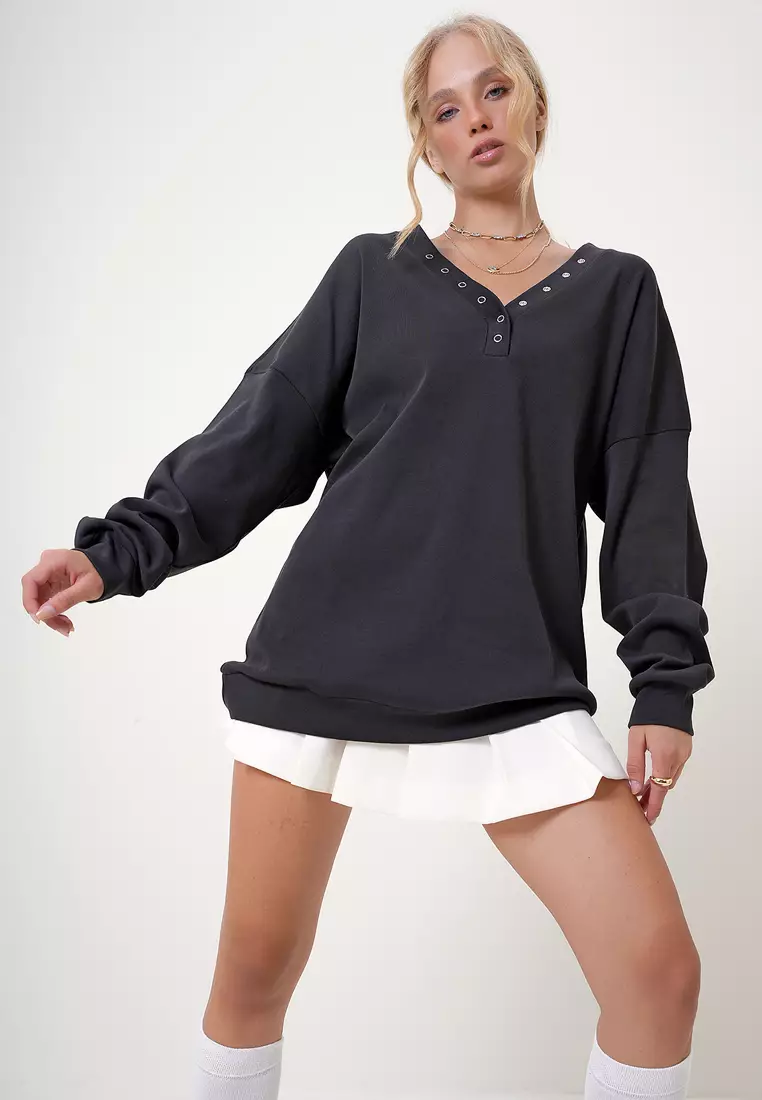 Snap Button Collar Sweatshirt