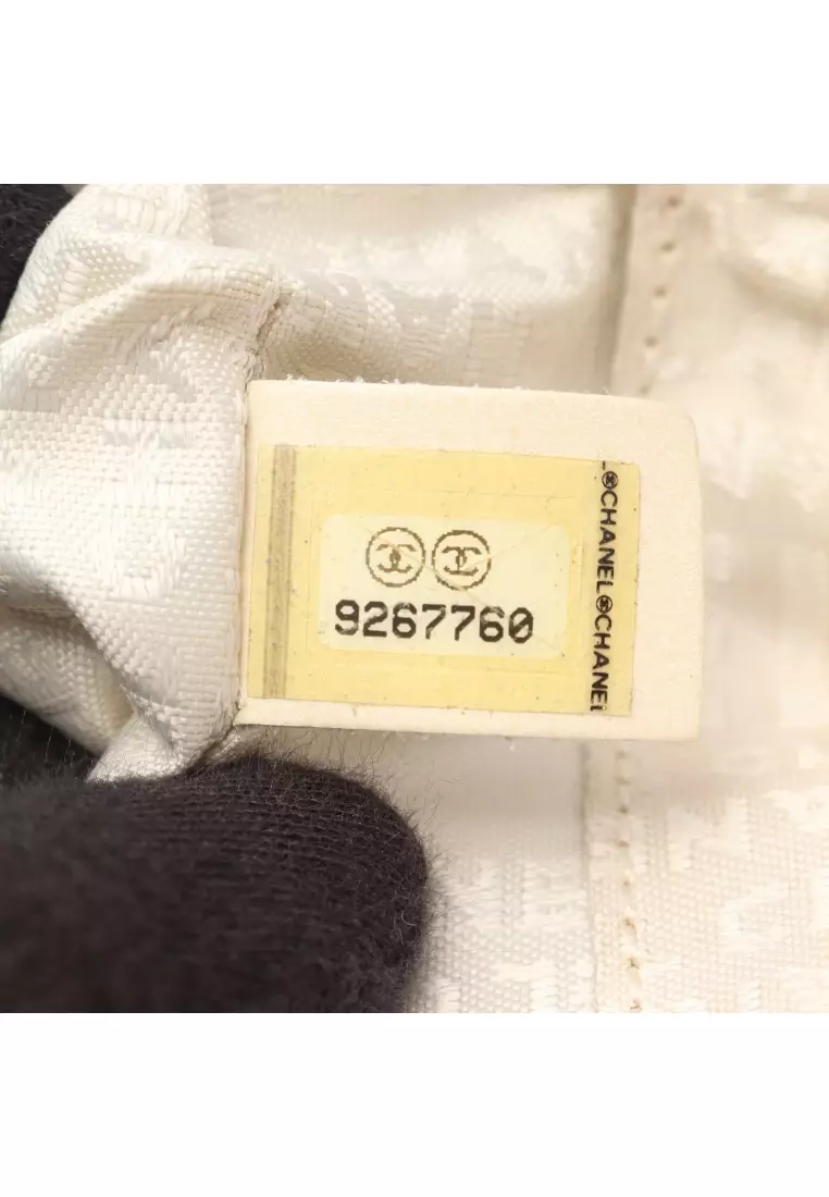 Pre-Loved Chanel chocolate bar Boston bag Caviar skin beige silver hardware