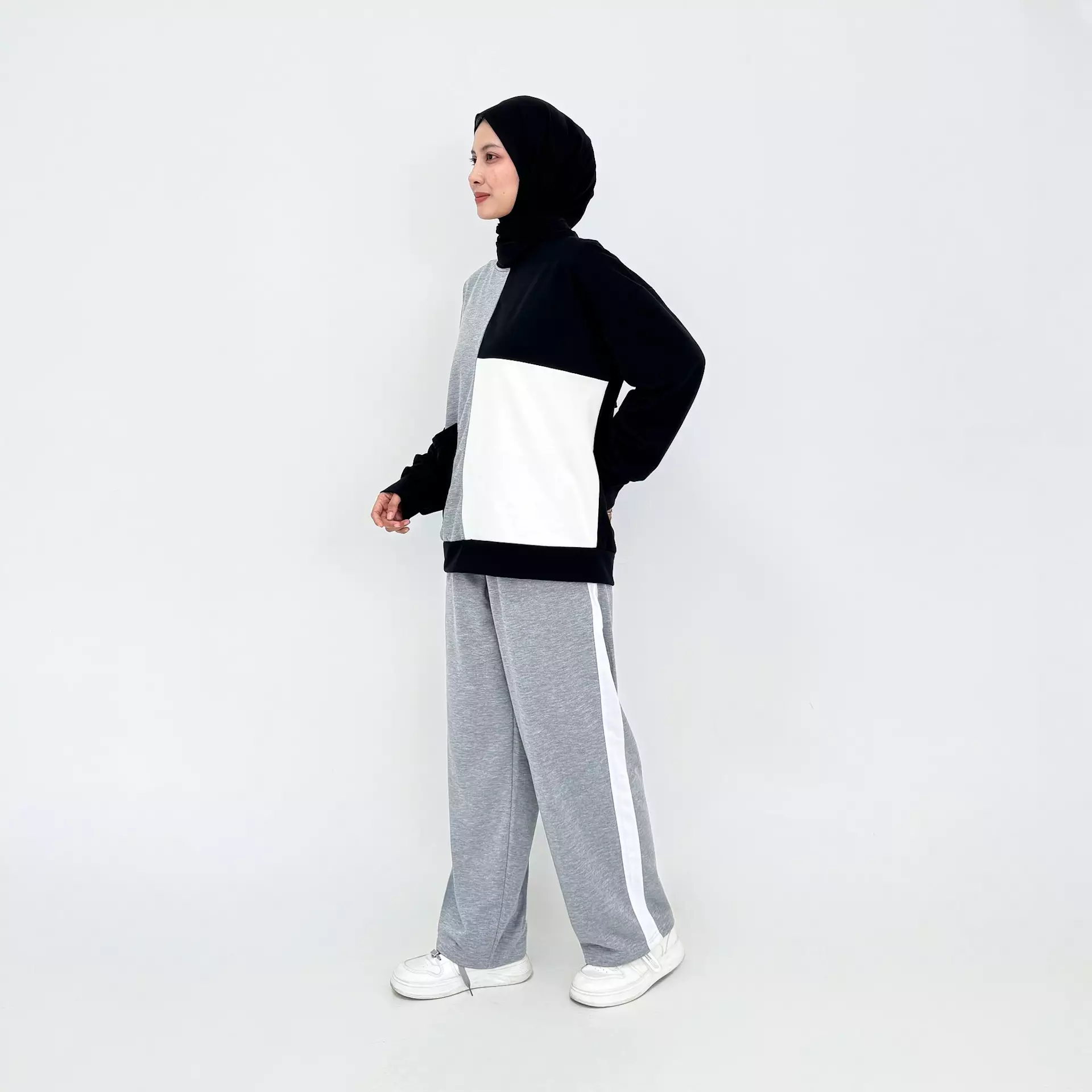 Set Sporty Sweatpants Gitara - Setelan Baju Olahraga Padel Wanita