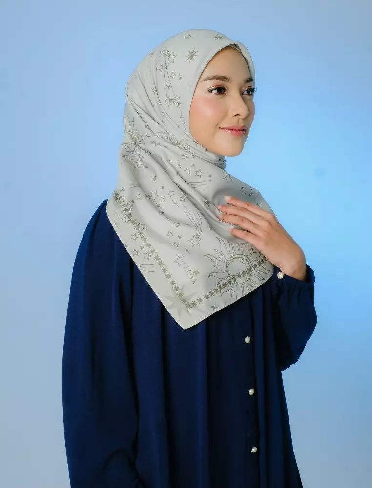 AMBERLY Scarf Silver Cream - Kerudung Hijab Segiempat Motif With Pouch Ziplock - Bahan Poly Fine - Ukuran 110x110