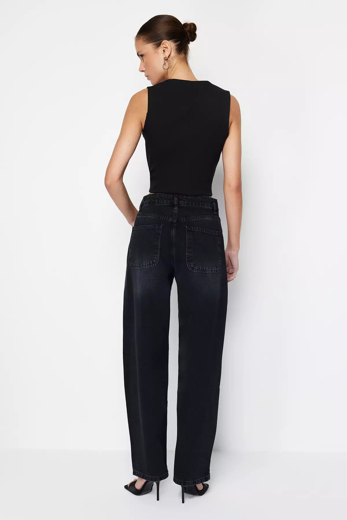 Relaxed Wide Leg Jeans