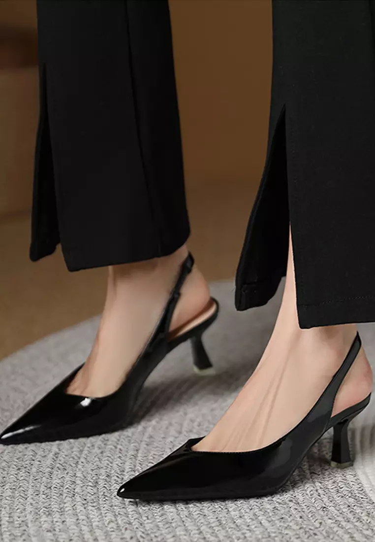 Low heel pumps with strap 2025