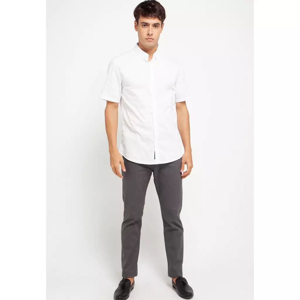 TRIPLE Kemeja Poplin Lengan Pendek Slim Fit (SSZ 413 WHT)