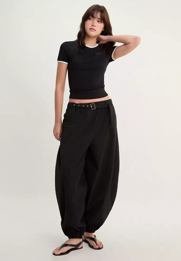 Contrast Trim Fitted Tee - Black