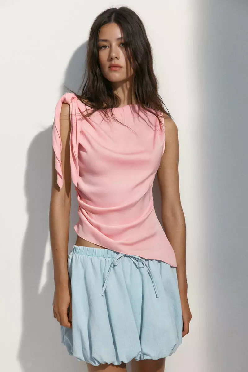 Asymmetric tie-detail top