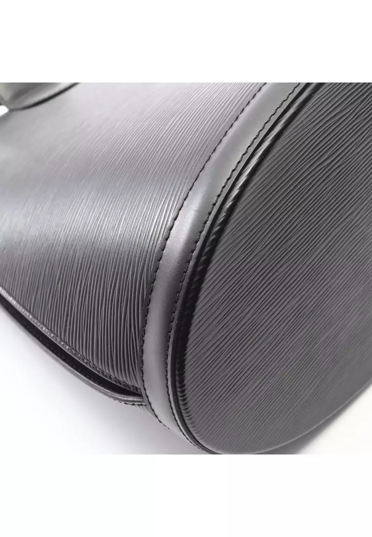 Pre-Loved Louis Vuitton Cluny Epi Noir Shoulder bag leather black