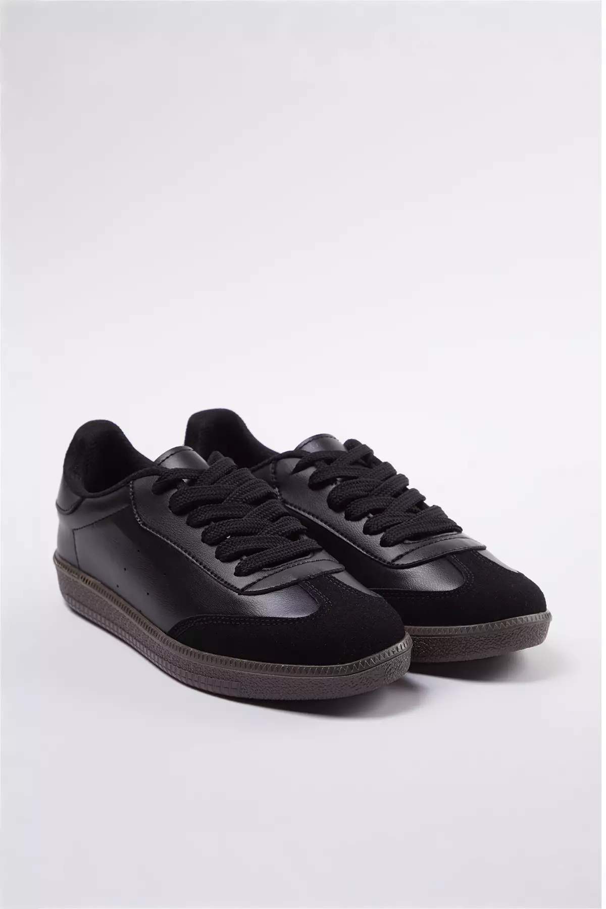 Retro Black Women's Sneakers - Lace-Up