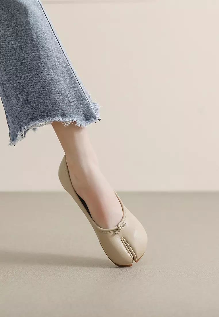Split Toe Flat Shoes WW202-2