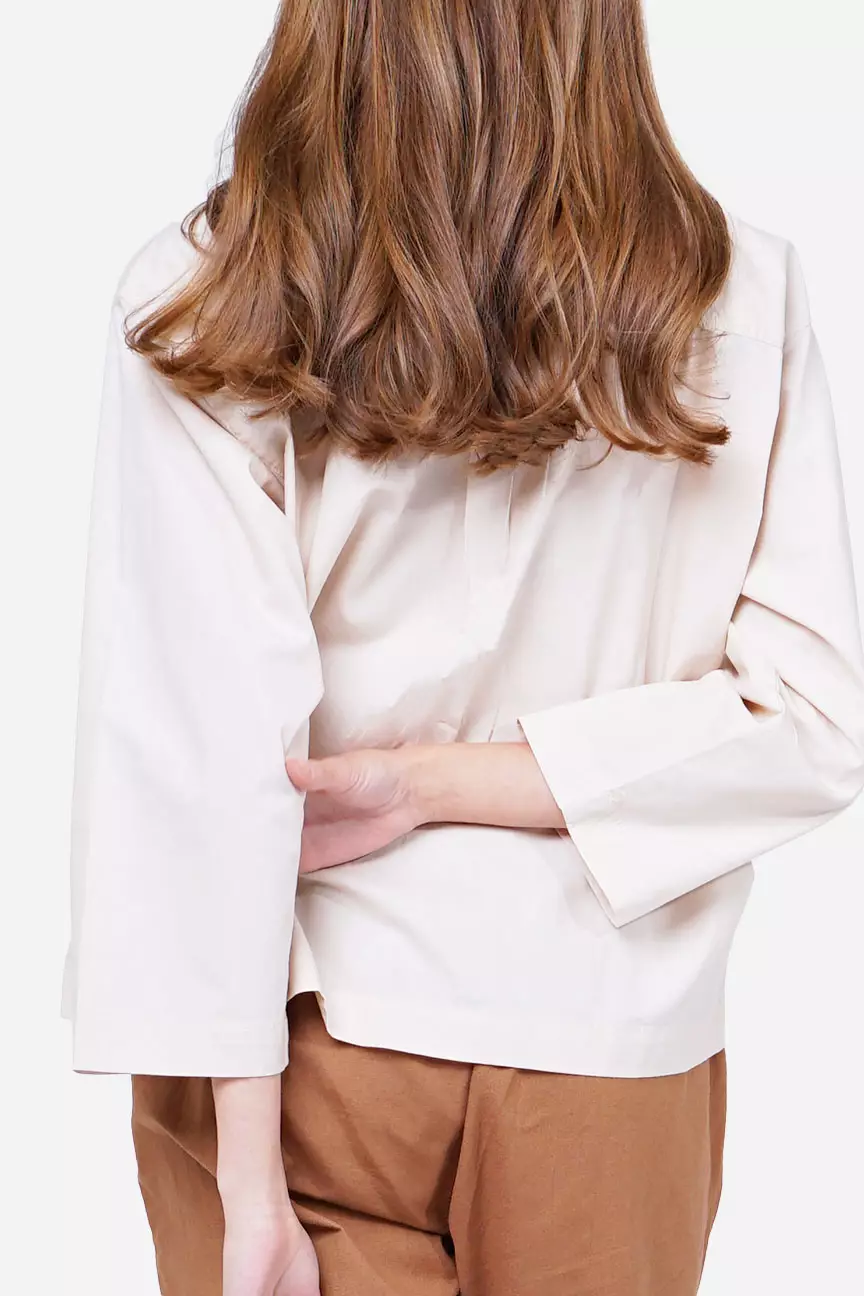 Kemeja Wanita Beckie Ecru Cream