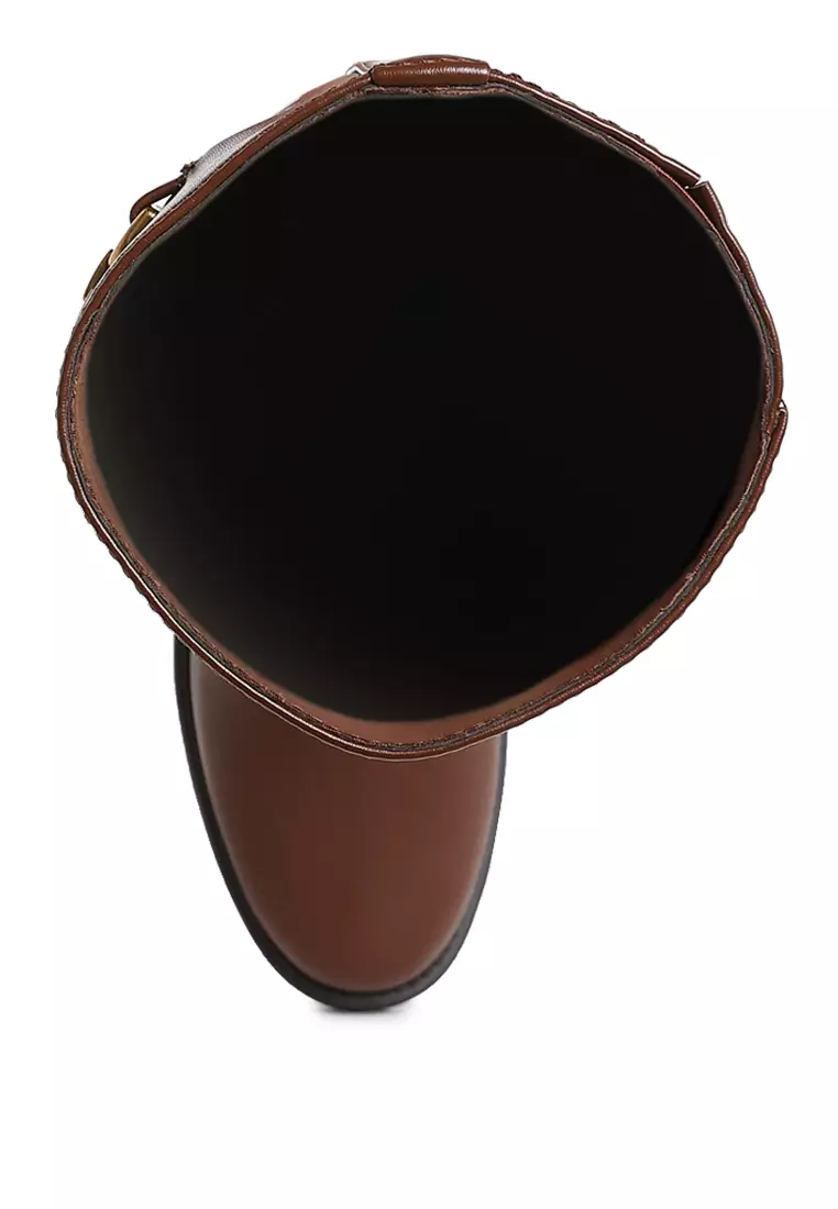 黃褐色金屬鏈環細節小牛皮靴子