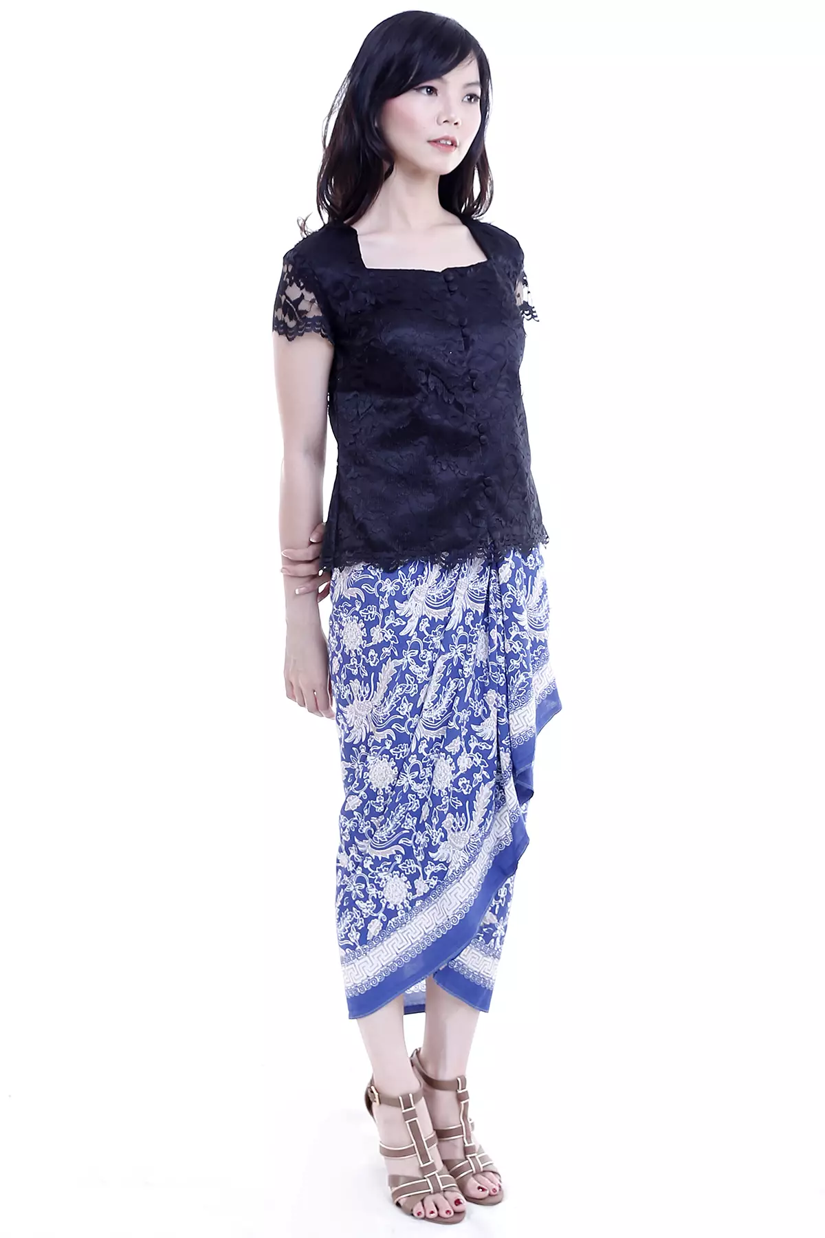 Andini Hitam Kebaya