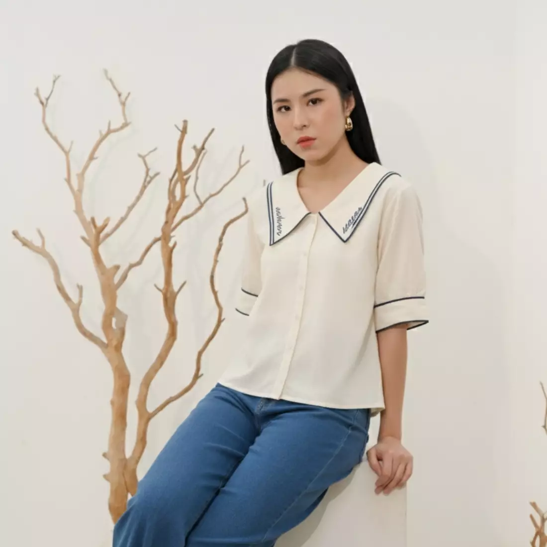 Lucy Short Shirt with Puff Sleeve in Navy