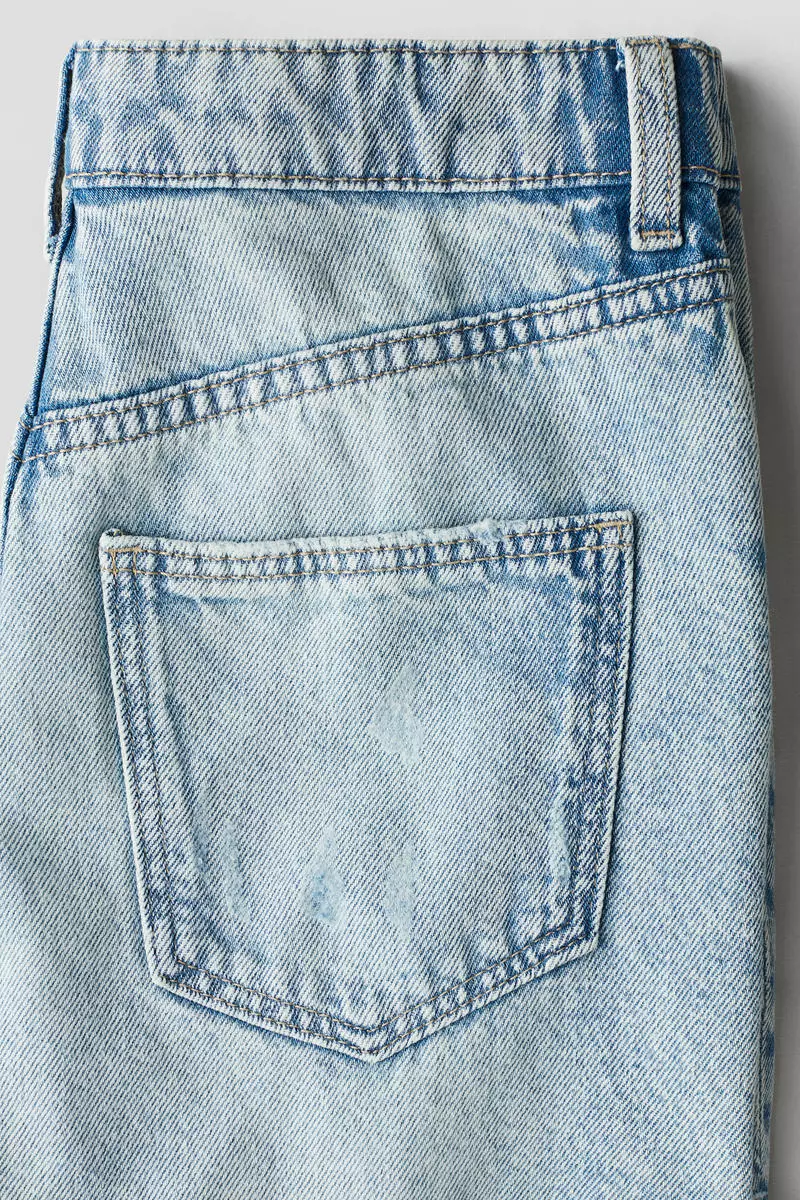Frayed-edge denim shorts