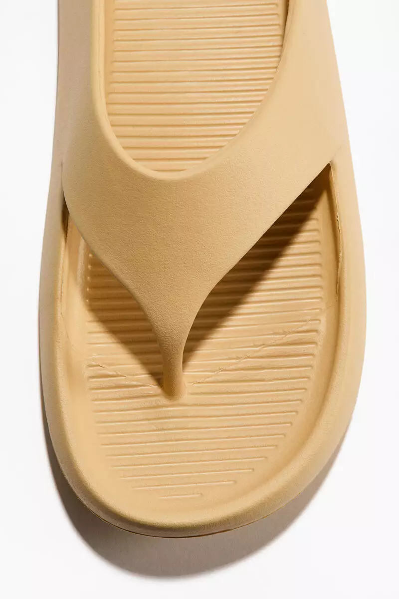 Chunky flip-flops