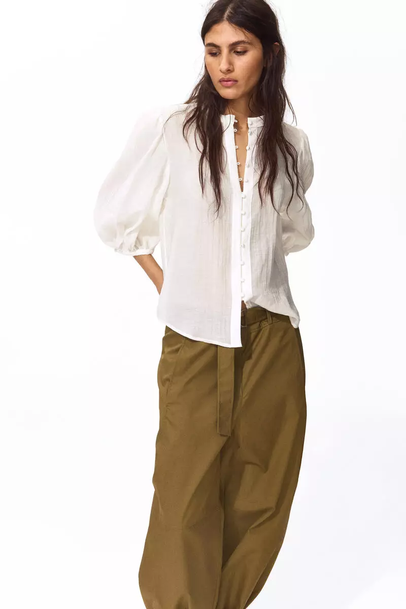 Balloon-sleeved blouse