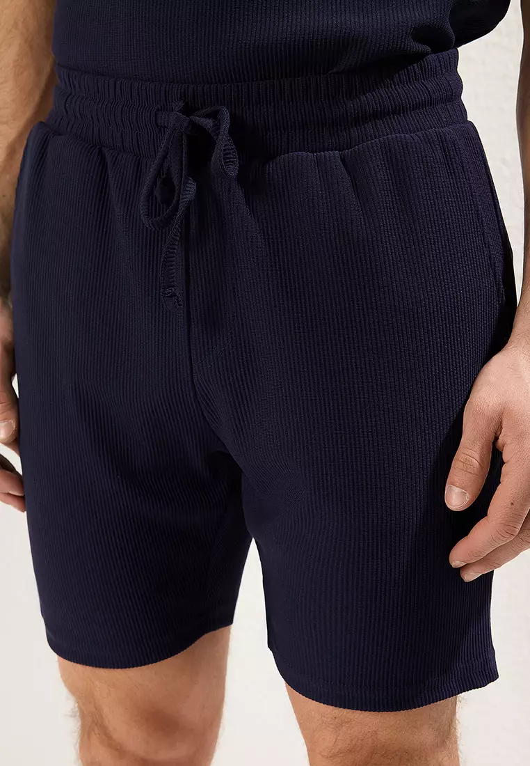 Textured Normal Waist Shorts
