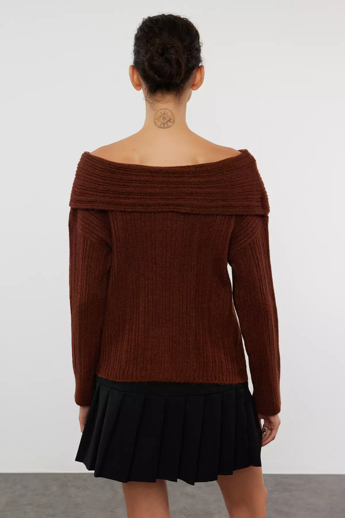 Brown Soft Textured Carmen Collar Knitwear Sweater TWOAW25KZ00076