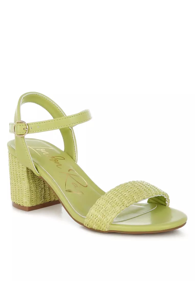 Sepatu hak blok gesper pin rafia berwarna hijau