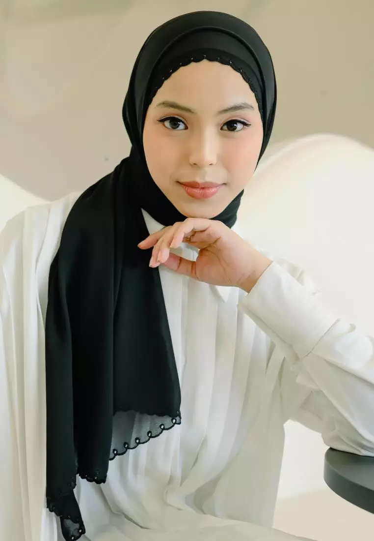 Daira Classic Shawl Black