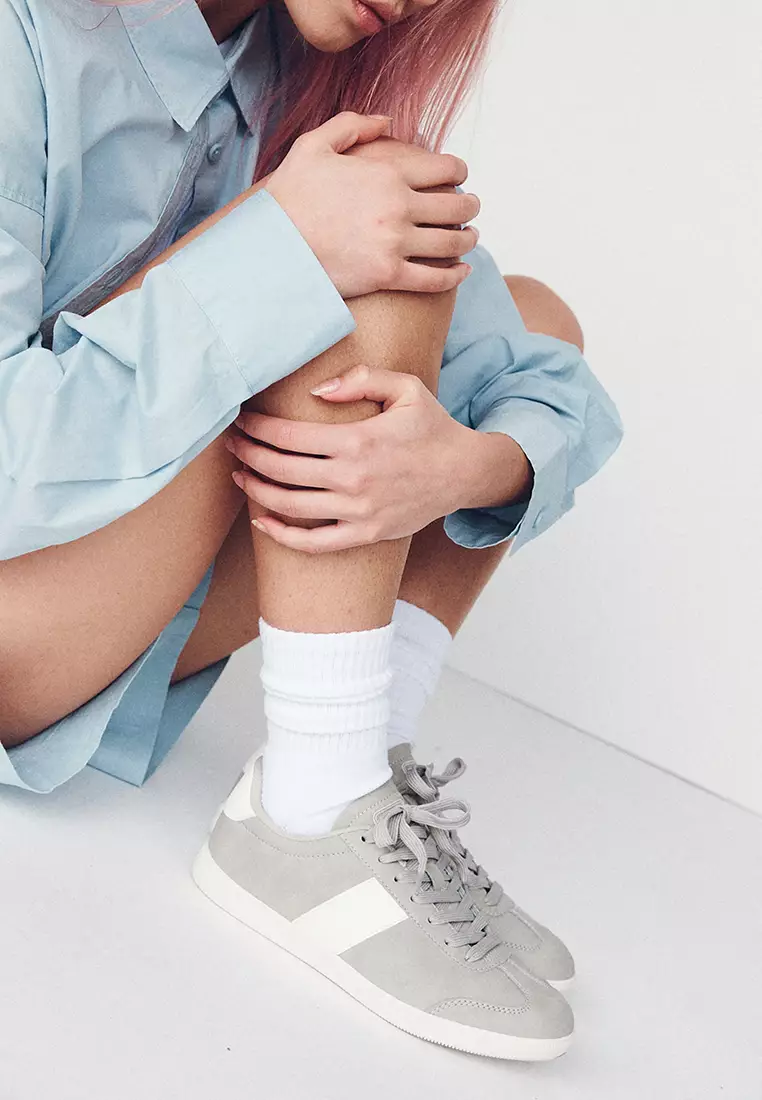 Bella Sleek Retro Sneakers