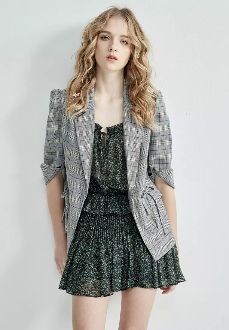 iROO All Over Small Floral Print Pleated Shorts