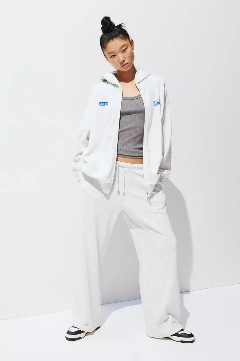 Wide motif-detail joggers