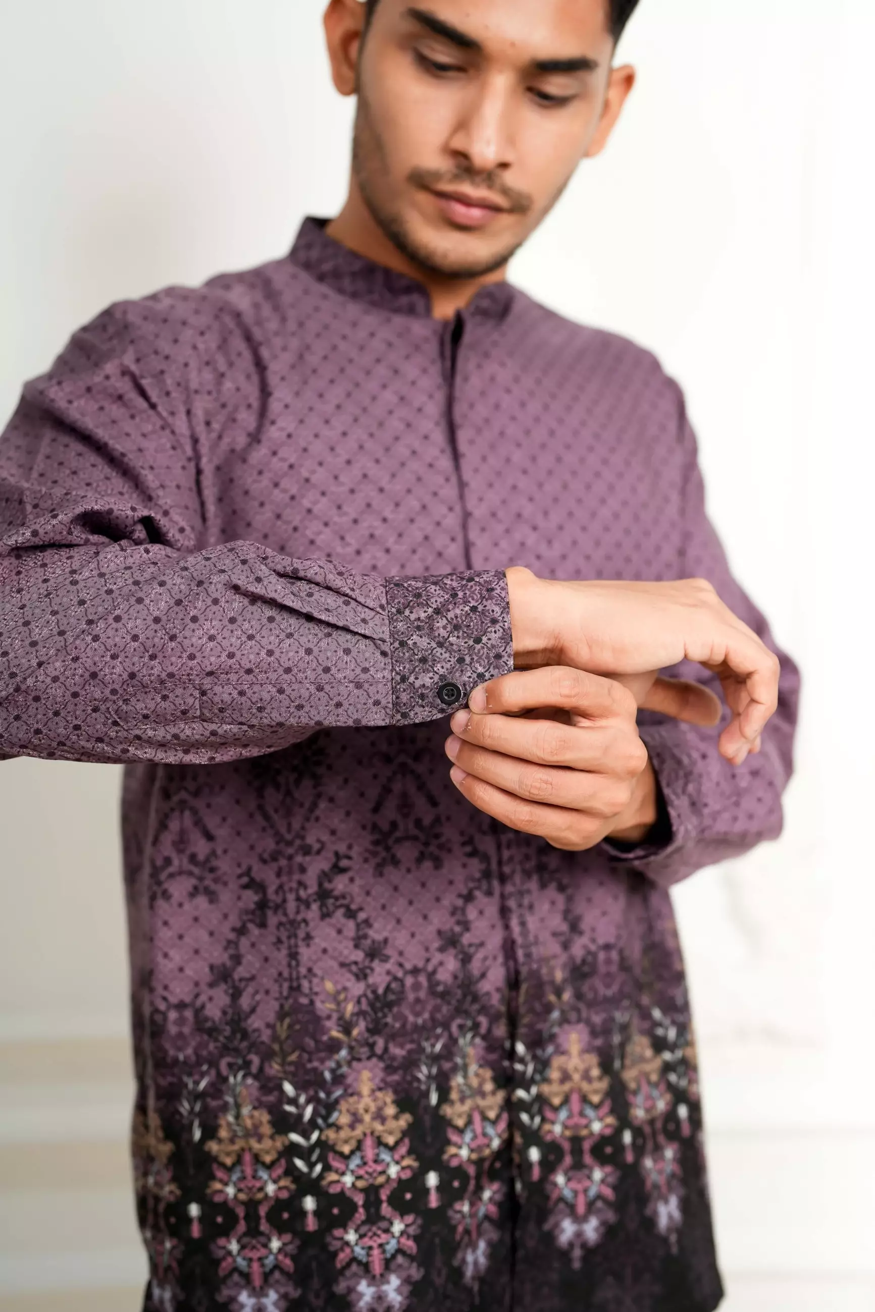 Sarimbit Gardenia Burgundy Kemeja Pria  Koko Lengan Panjang Regular Fit Furing