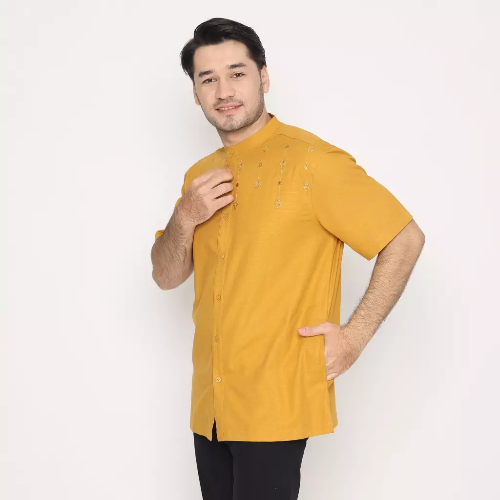 AMK Kemeja Koko Pria Lengan Pendek KK OKAN S/S Yellow Camel