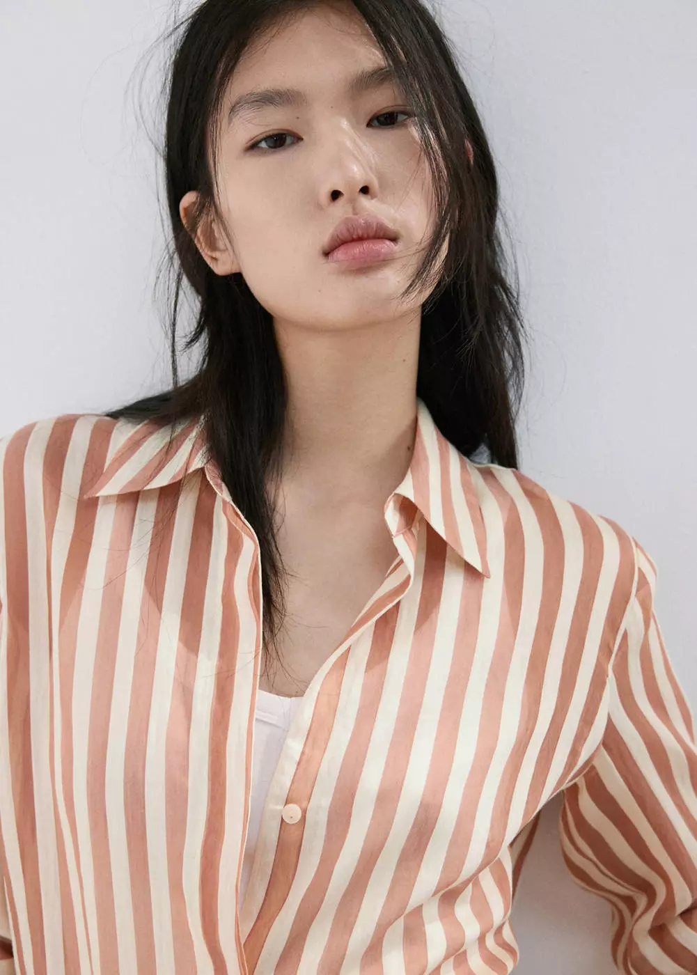 Kemeja lyocell salur semitransparan