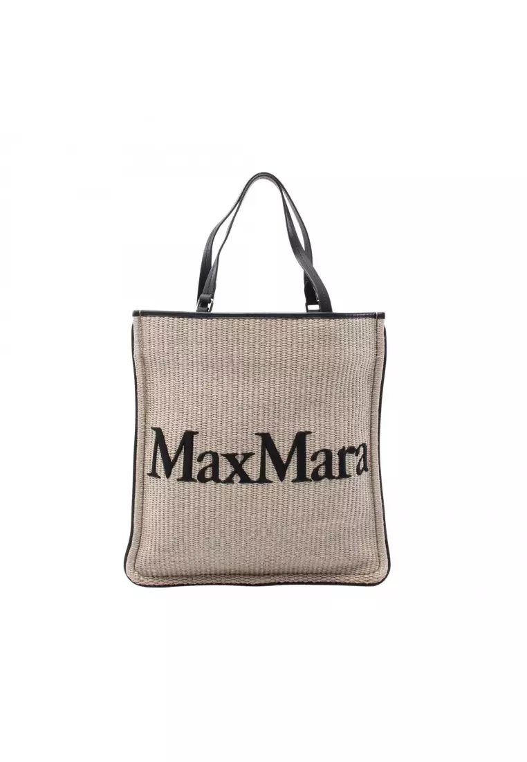 【送料&関税込】Max Mara Logo Detailed Shoulder Bag Max Mara - Chic accessories. Pair the latest Max Mara SS22