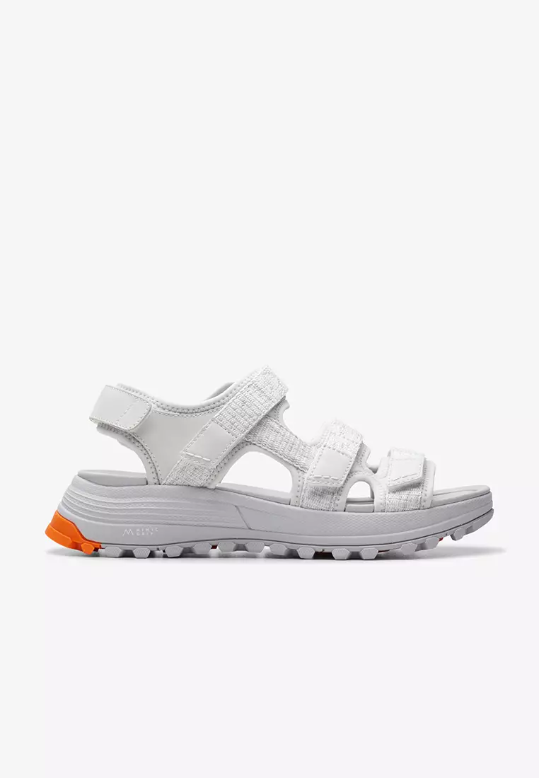 Discount on Clarks  shoes - SKU: Atl Trek Sun Sandals Off White Combi