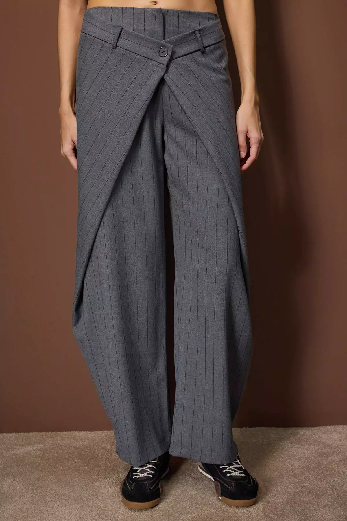 Gray Volume Pleated Balloon Fit Striped Fabric Pants Twoaw26Pl149