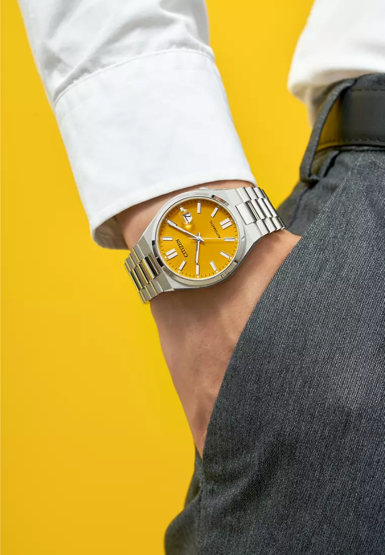 Citizen 西鉄城 TSUYOSA 系列黃色錶盤不銹鋼錶帶自動機械商務男士腕錶 NJ0150-81Z